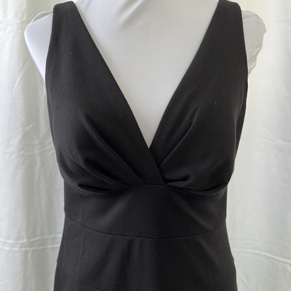 Black Sleeveless Bodycon Dress - Picture 2 of 5